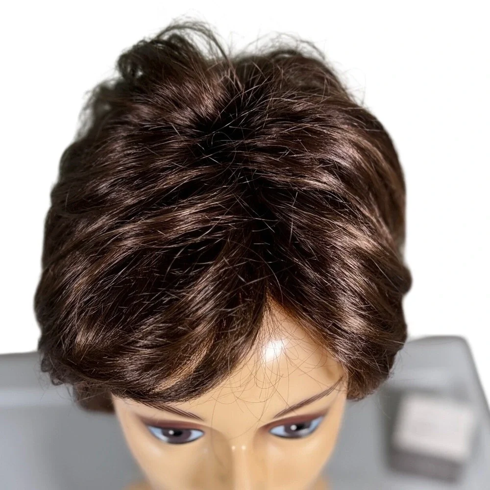 Henry Margu Iris Wig Short Straight Medium Brown Highlights‎ 8H NWT